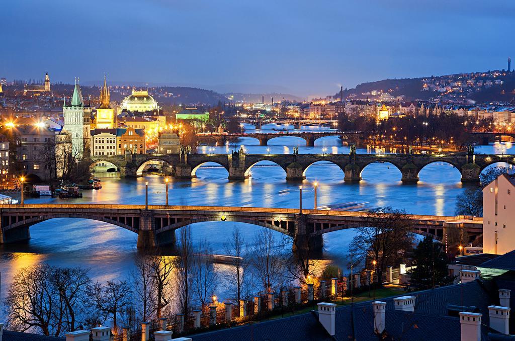 Charles Central Apartment Prag Rum bild